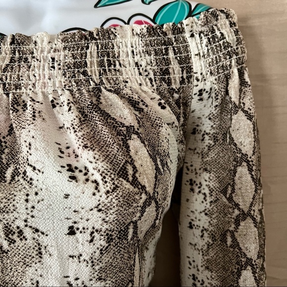 Rue 21 Off Shoulder Long Sleeve Snake Print Blouse - Picture 2 of 4